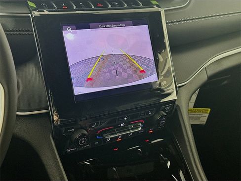 New 2025 Jeep Grand Cherokee Altitude image 15