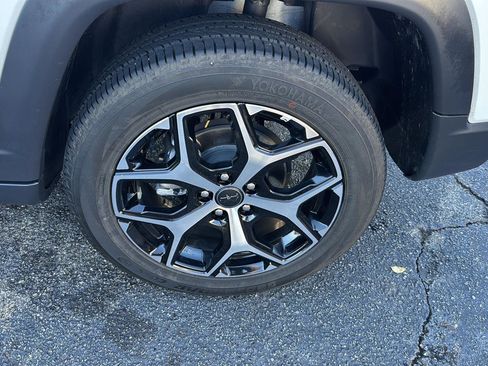 Used 2025 Jeep Compass Limited image 30