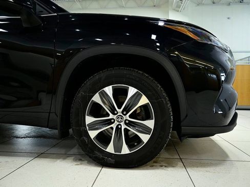 Used 2022 Toyota Highlander XLE image 9