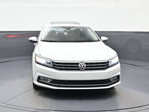 Used 2017 Volkswagen Passat 1.8T SEL Premium FWD image 2