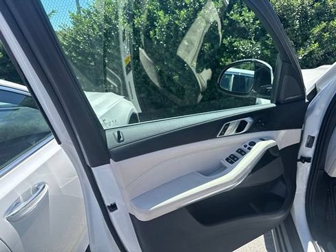 Used 2021 BMW X5 xDrive40i w/ Executive Package AWD/4WD image 17