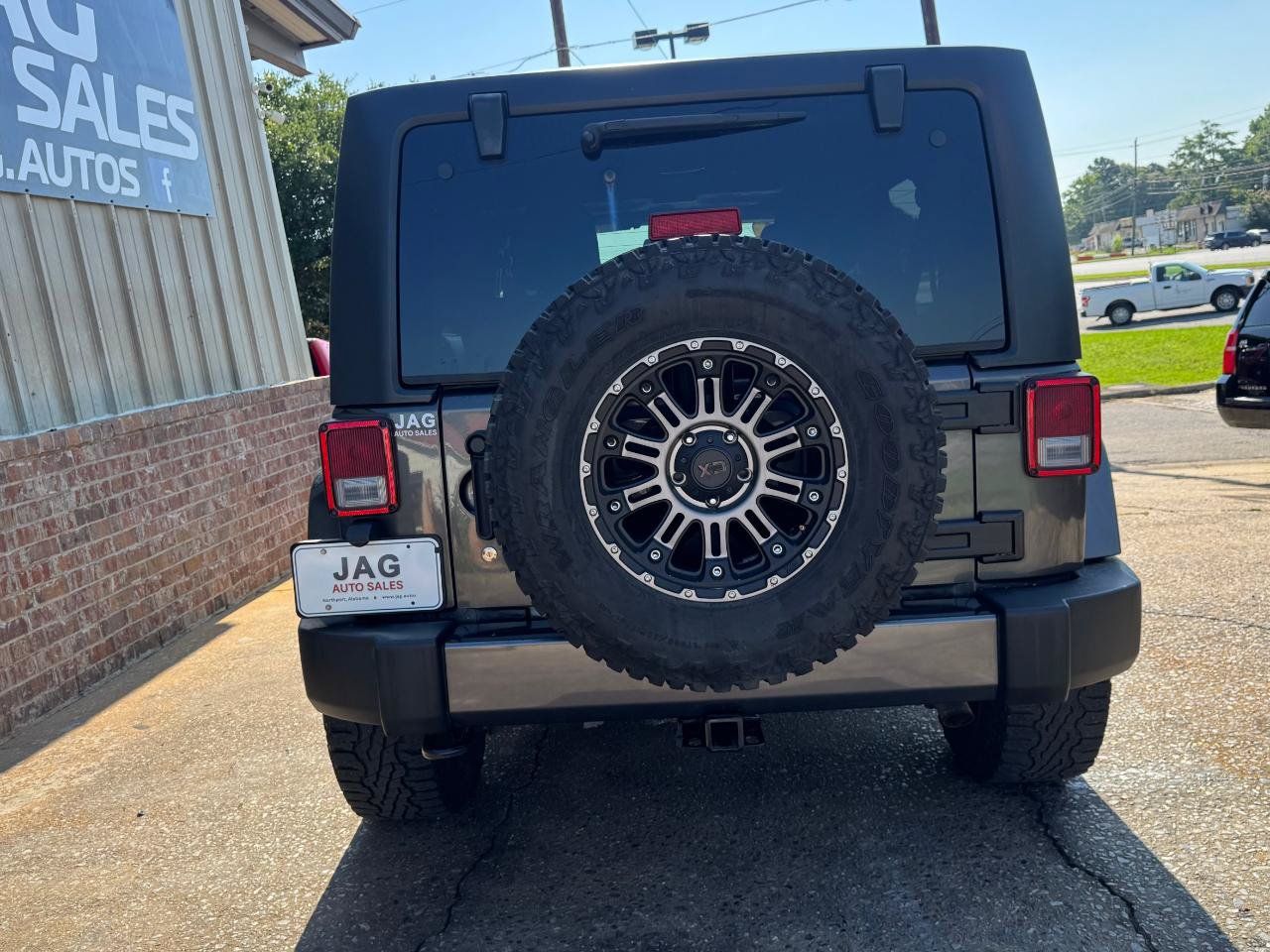 Used 2017 Jeep Wrangler Unlimited Sahara AWD/4WD image 8