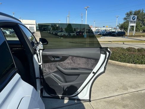 Used 2025 Audi Q8 Premium Plus image 27