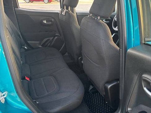 Used 2019 Jeep Renegade Latitude w/ Cold Weather Group image 22