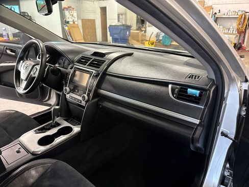 Used 2012 Toyota Camry SE w/ Leather Pkg FWD image 59