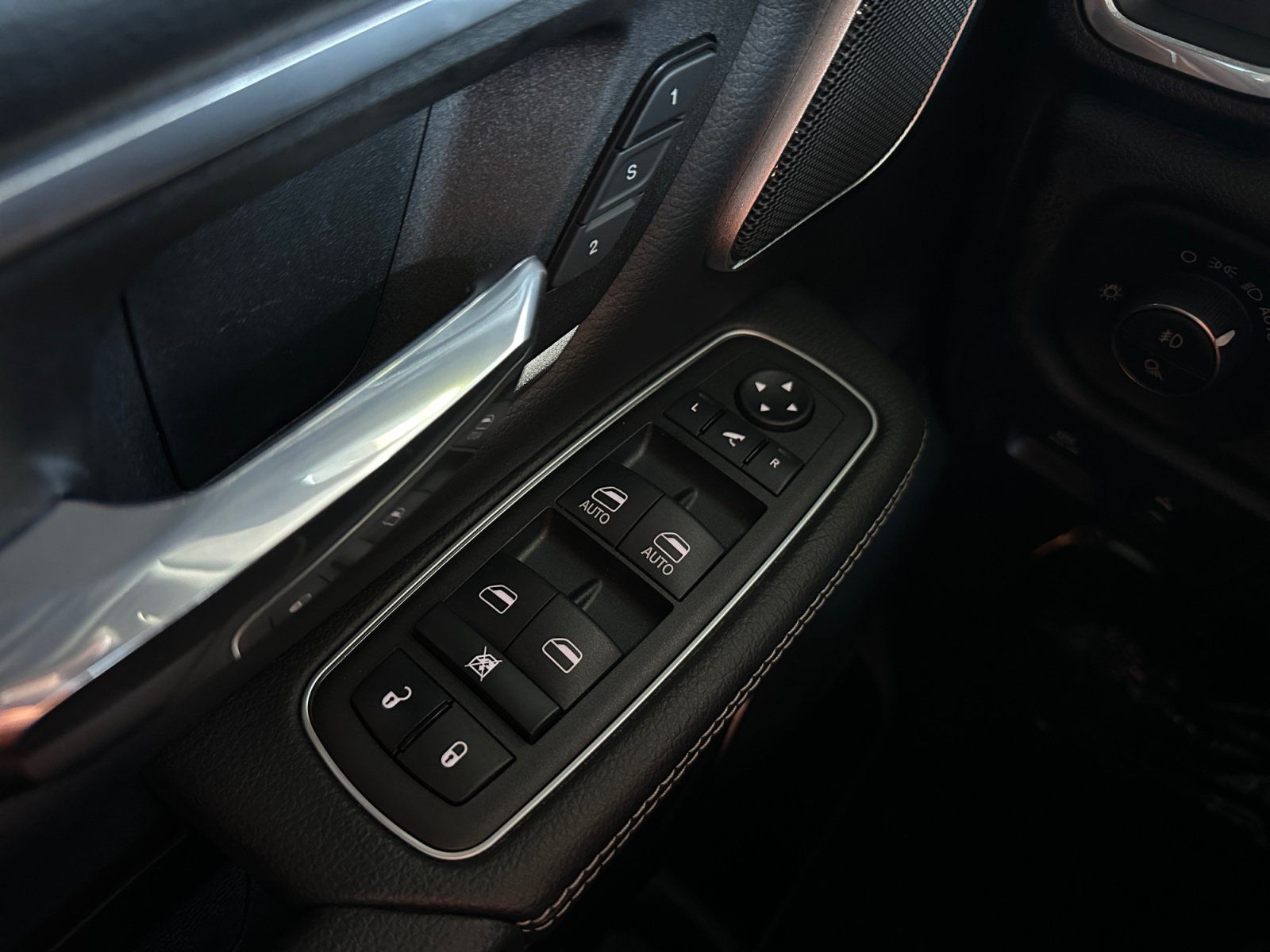 Used 2023 RAM 1500 Laramie RWD image 18