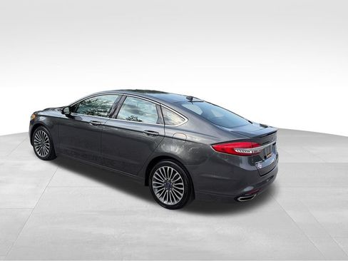 Used 2017 Ford Fusion SE w/ Fusion SE Technology Package FWD image 4