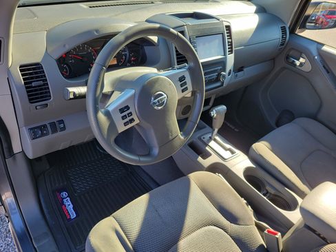 Used 2019 Nissan Frontier SV image 12