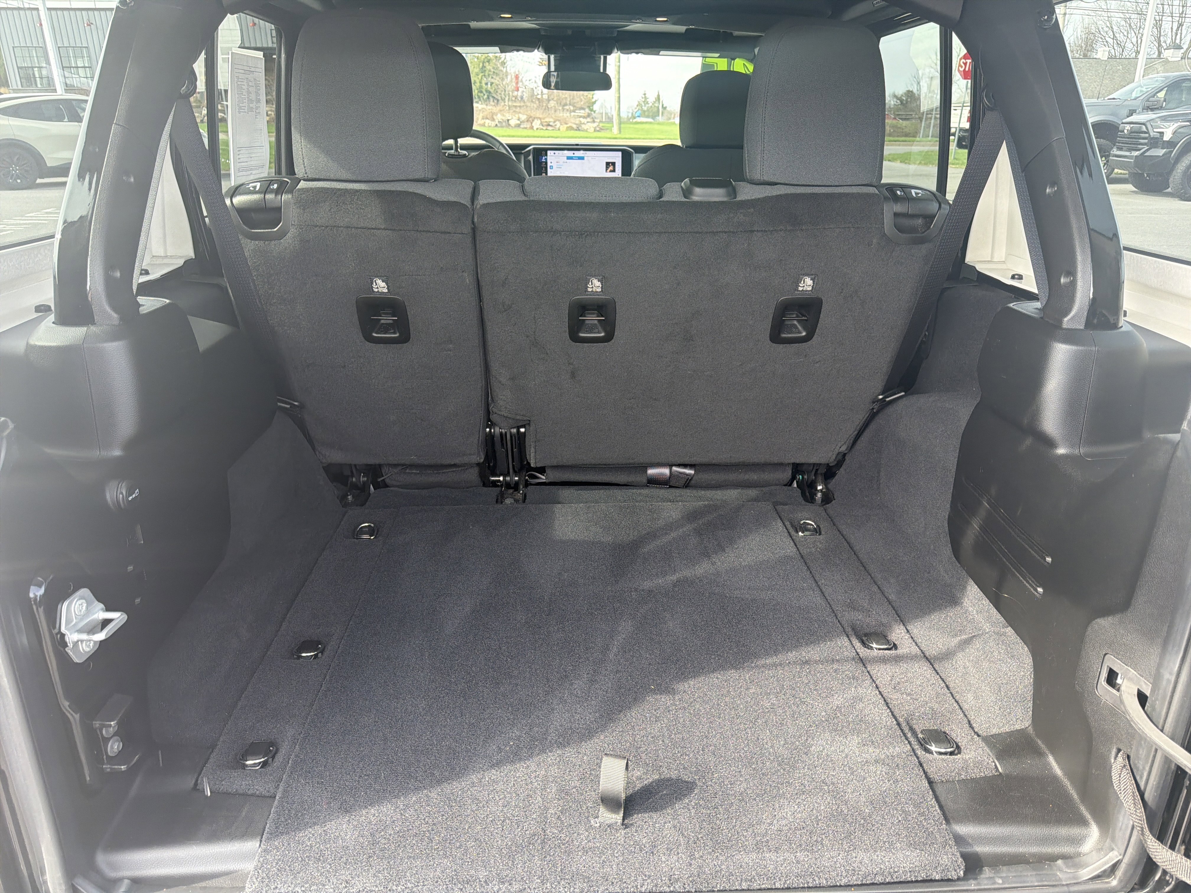 Used 2025 Jeep Wrangler Unlimited Sport AWD/4WD image 5