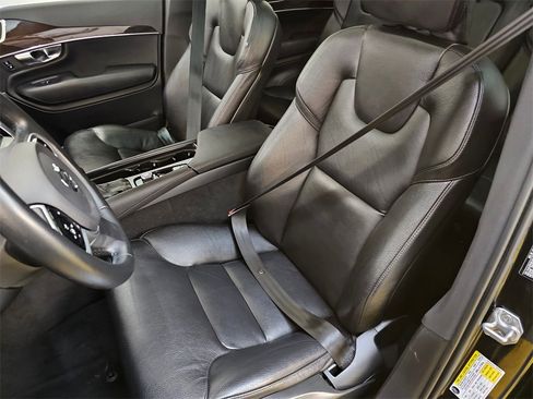 Used 2019 Volvo XC90 T6 Momentum w/ Protection Package image 24