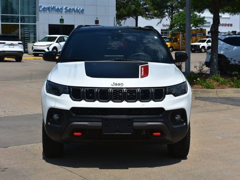 Used 2025 Jeep Compass Trailhawk AWD/4WD image 2