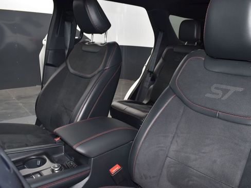 Certified 2025 Ford Explorer ST image 22