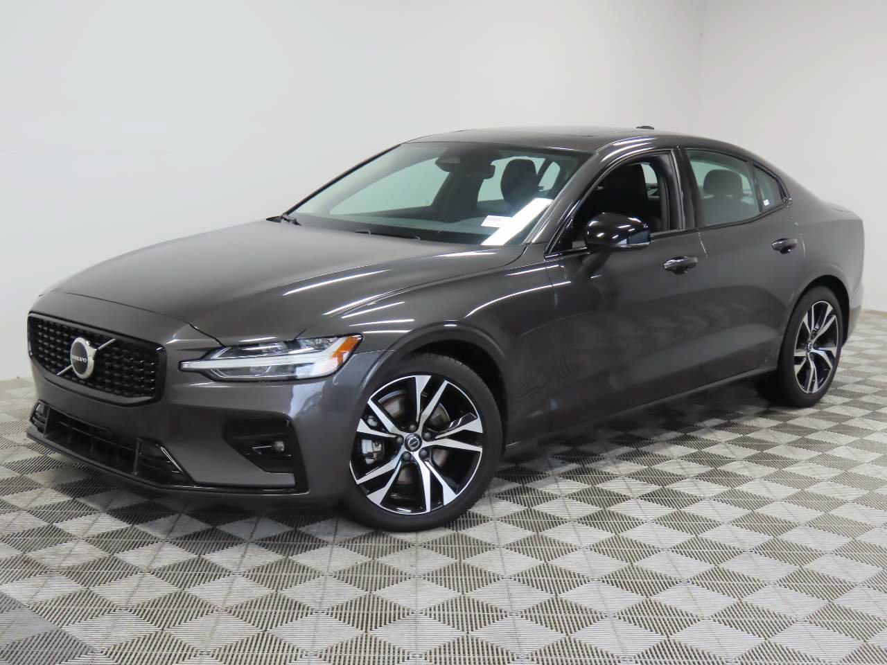 Used 2024 Volvo S60 B5 Core FWD image 1