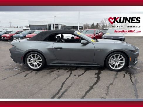 Used 2025 Ford Mustang GT Premium image 18