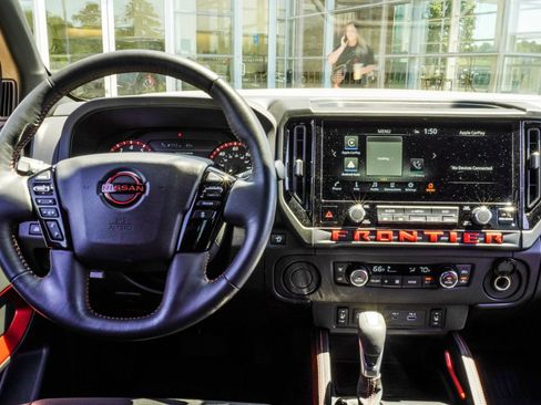 Used 2025 Nissan Frontier Pro-X w/ Pro Convenience Package RWD image 17