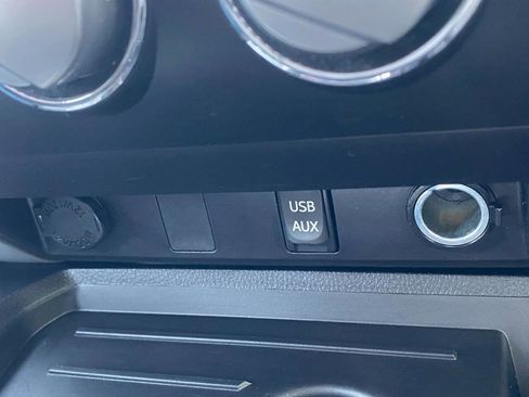 Used 2014 Toyota Tundra SR5 w/ SR5 Upgrade Package image 35