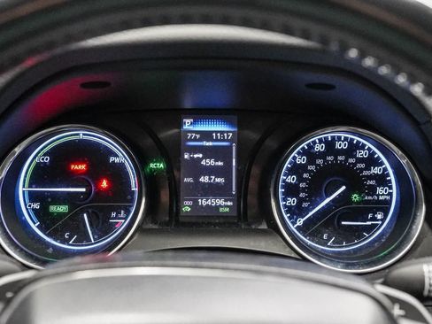 Used 2020 Toyota Camry SE w/ Sunroof Package FWD image 25