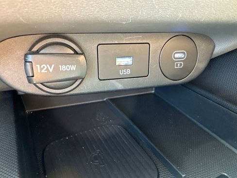 Certified 2025 Hyundai Elantra SEL FWD image 21
