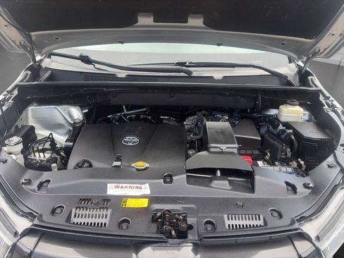 Used 2017 Toyota Highlander SE AWD/4WD image 10