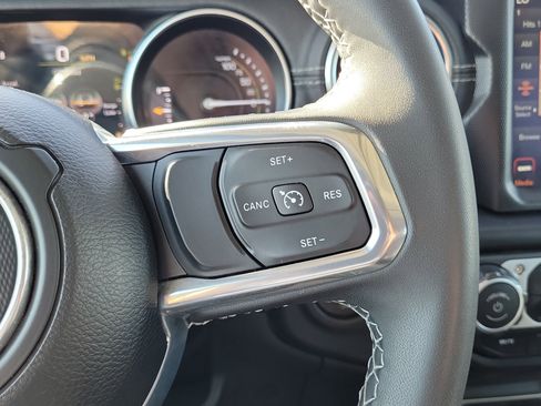 Used 2023 Jeep Wrangler Unlimited Sahara image 18