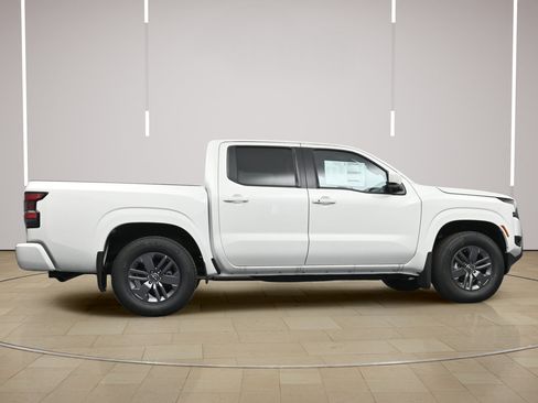 Certified 2025 Nissan Frontier SV w/ SV Convenience Package RWD image 24