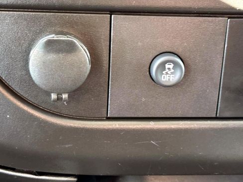 Used 2023 GMC Savana 2500 image 21