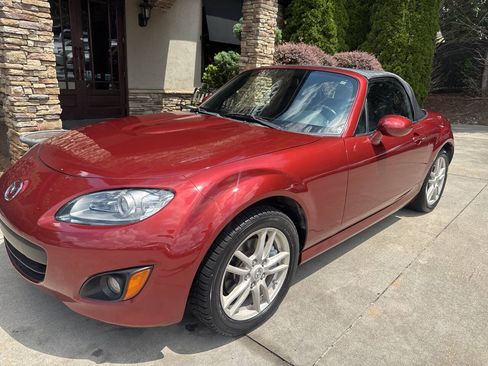 Used 2012 MAZDA MX-5 Miata Sport w/ Convenience Pkg RWD image 2