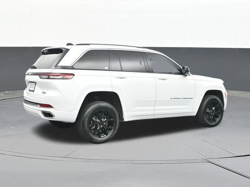 Used 2023 Jeep Grand Cherokee Overland w/ Luxury Tech Group IV AWD/4WD image 15