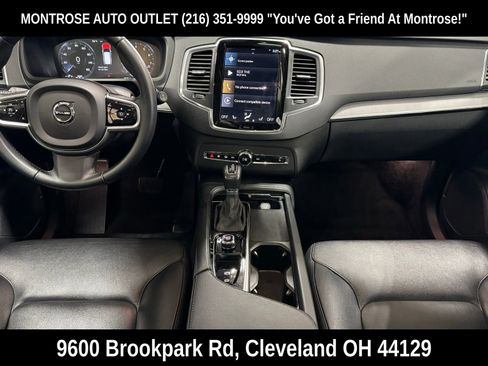 Used 2022 Volvo XC90 T5 Momentum image 2