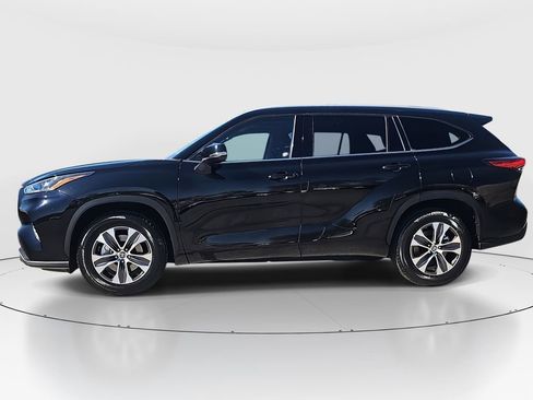 Used 2022 Toyota Highlander XLE image 8