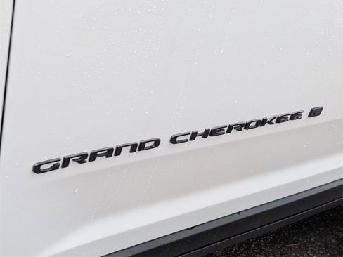 New 2025 Jeep Grand Cherokee Limited image 10