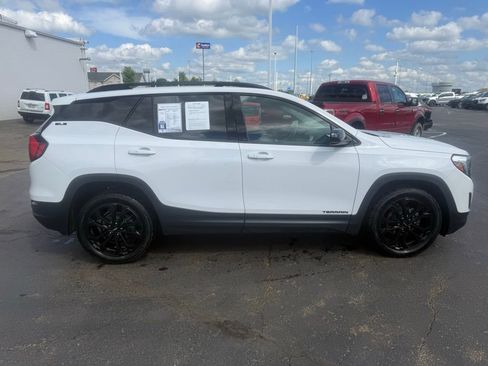 Used 2021 GMC Terrain SLE w/ Driver Convenience Package FWD image 2