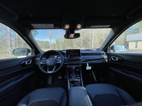 New 2026 Jeep Compass Latitude image 28