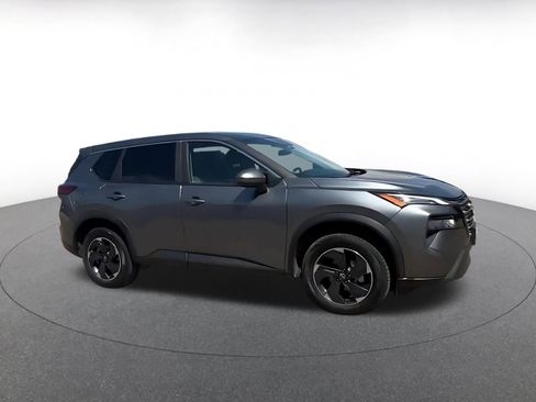Used 2025 Nissan Rogue SV FWD image 2