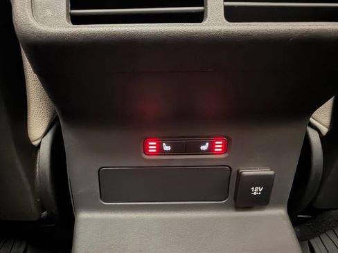 Used 2020 Land Rover Range Rover Velar S image 27