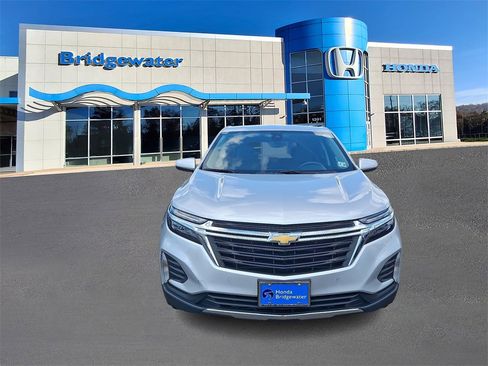 Used 2022 Chevrolet Equinox LT image 2
