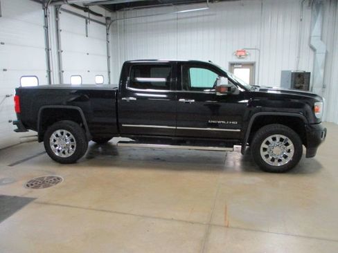 Used 2015 GMC Sierra 2500 Denali w/ Duramax Plus Package image 4