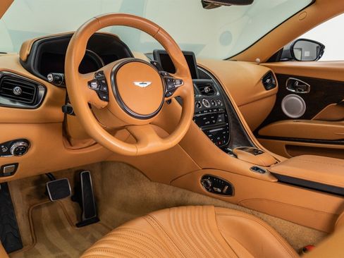 Used 2017 Aston Martin DB11 V12 RWD image 85