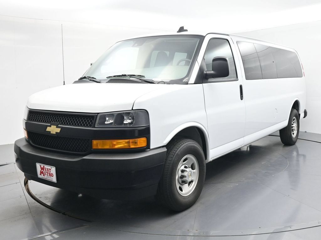 Used 2024 Chevrolet Express 3500 LS RWD image 3