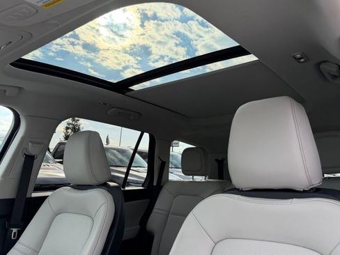 Used 2025 Lincoln Aviator AWD image 18