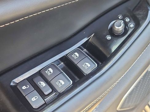 Used 2023 Jeep Grand Cherokee Overland w/ Luxury Tech Group IV AWD/4WD image 13