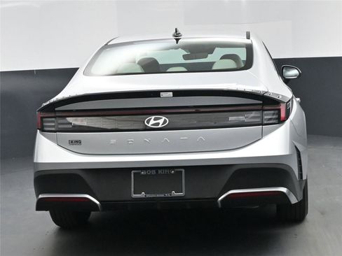Certified 2025 Hyundai Sonata SE image 21