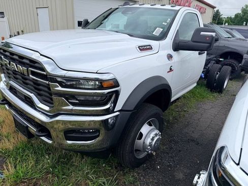 New 2026 RAM 5500 Tradesman w/ Chrome Appearance Group AWD/4WD image 3