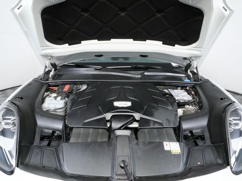 Certified 2023 Porsche Cayenne Coupe image 33