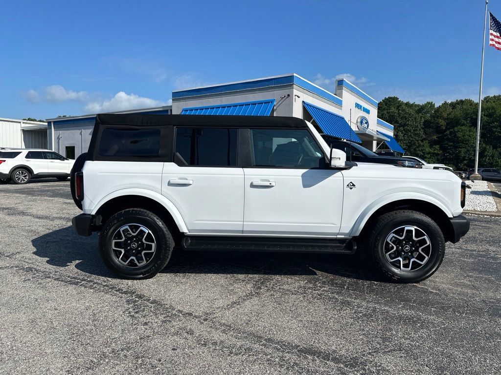 Used 2025 Ford Bronco Outer Banks AWD/4WD image 2