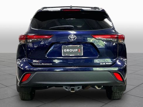 Used 2022 Toyota Highlander XLE AWD/4WD image 5