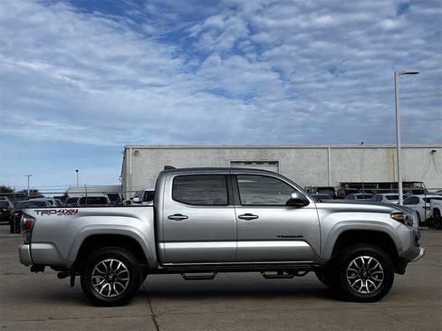 Used 2022 Toyota Tacoma TRD Sport image 3