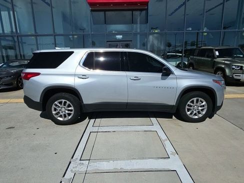 Used 2021 Chevrolet Traverse LS FWD image 3