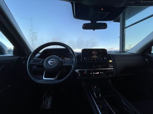 Used 2025 Nissan Pathfinder SV image 35