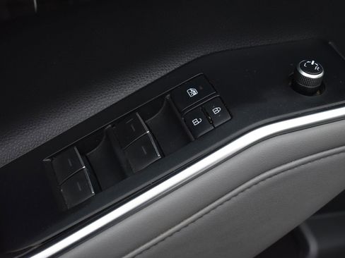 Used 2021 Toyota Highlander Platinum image 13